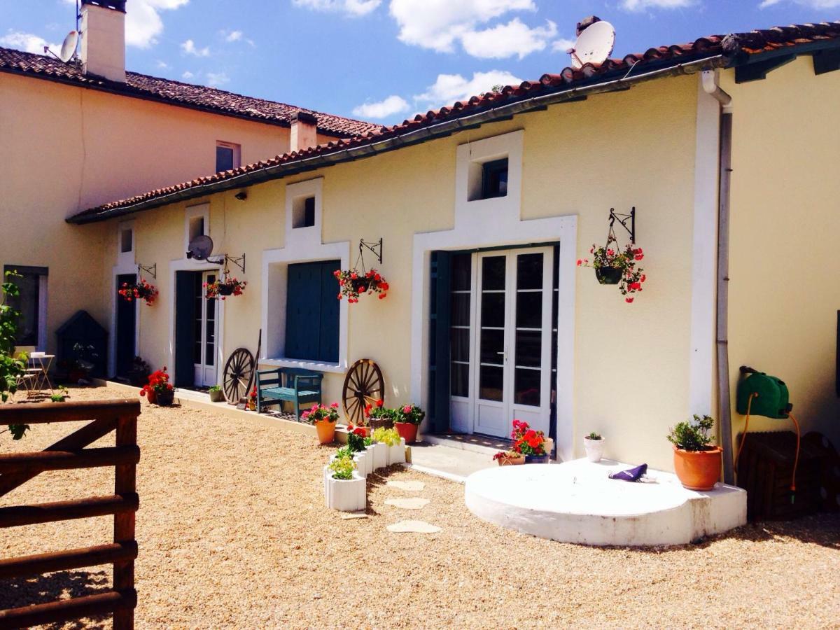 Bed and Breakfast Le Fagnard à Chalais  Extérieur photo